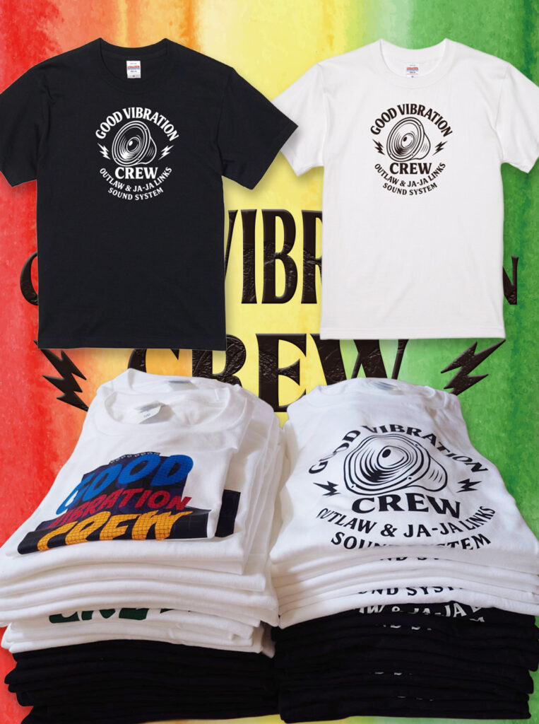 岸和田市のオリＴ制作会社カジュアルプリント（カジプリ）が製作したＴシャツの写真 泉州のGOOD VIBRATION CREW様からのご依頼 レゲエやサウンドシステムという特徴が活かされたロゴデザインをカジプリが作成 ホワイト＆ブラックのボディへ4種類のデザインをプリントしている