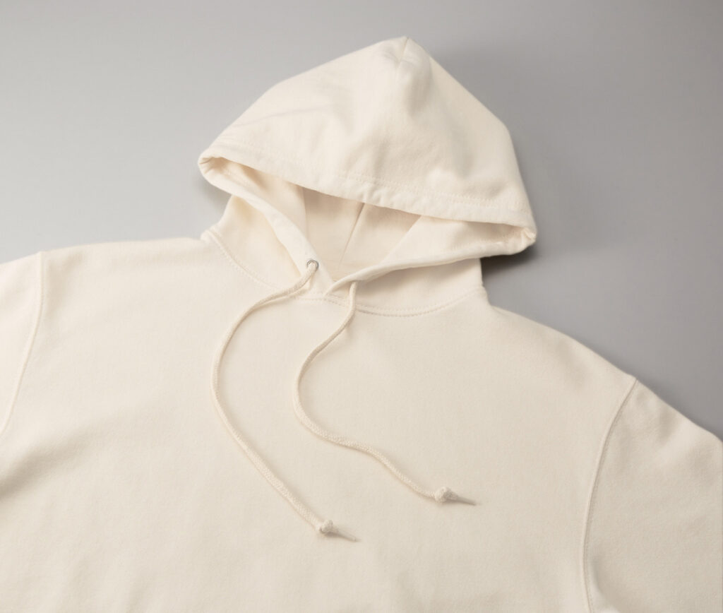 岸和田のプリント加工屋、カジュアルプリント(カジプリ)がオススメするユナイテッドアスレ社のパーカー(品番539801)のフード部拡大写真
ボディカラーはヴィンテージナチュラル
立体感のある二重フードが特徴