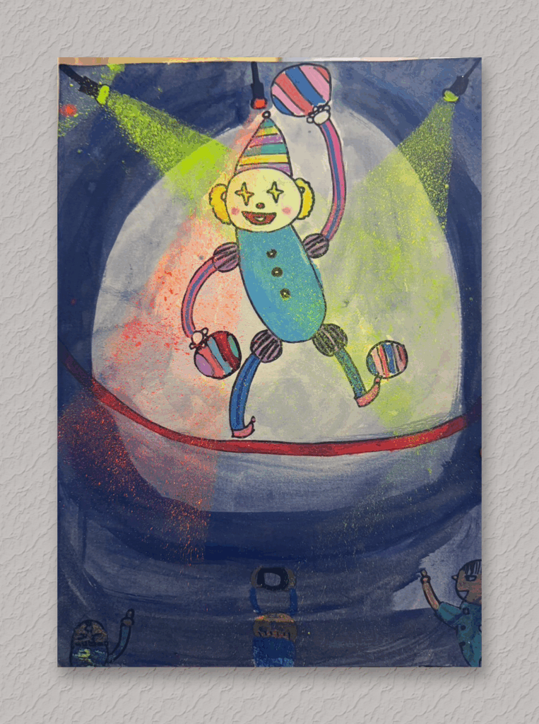 小学生の子供さんが描いたサーカスの主役のピエロ
黄色や赤色のスポットライトが当たったピエロが綱渡りをしている様子
薄暗い室内と観客も上手く描かれている