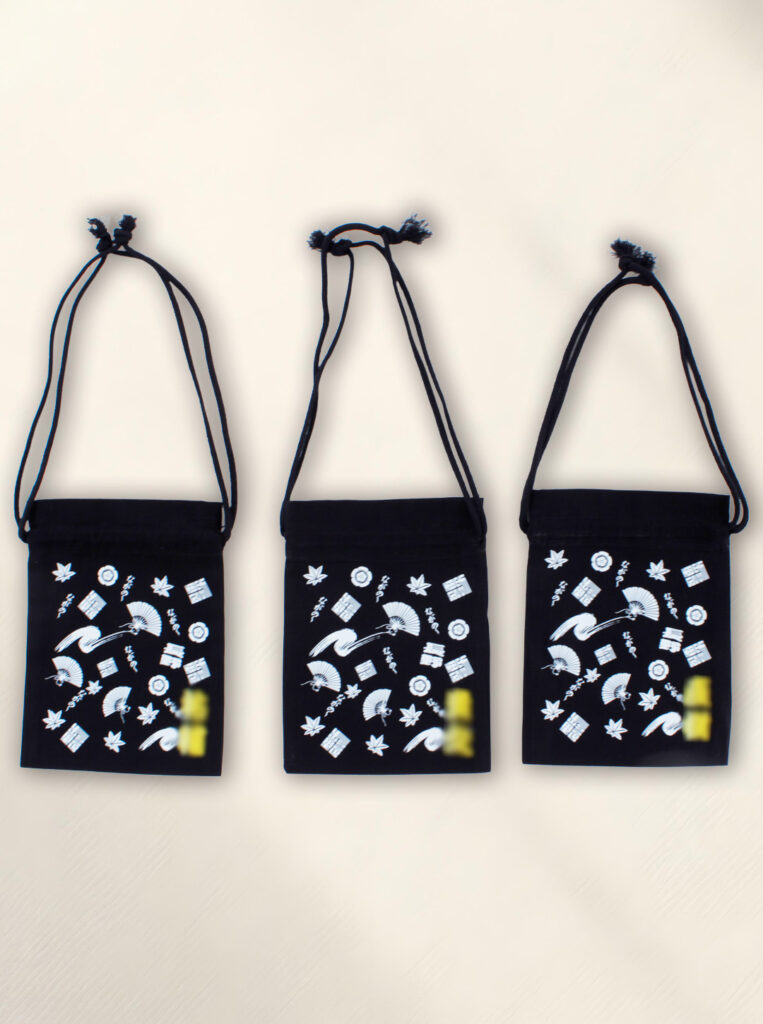 カジプリが製作したオリジナル総柄巾着の写真
お友達と同じデザインでまとめて製作
それぞれ名前がはいっている